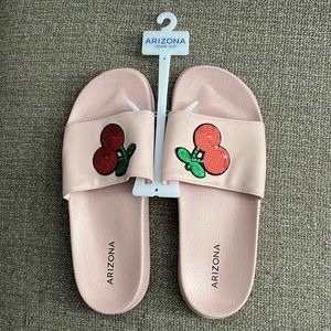 Women’s slippers size 9